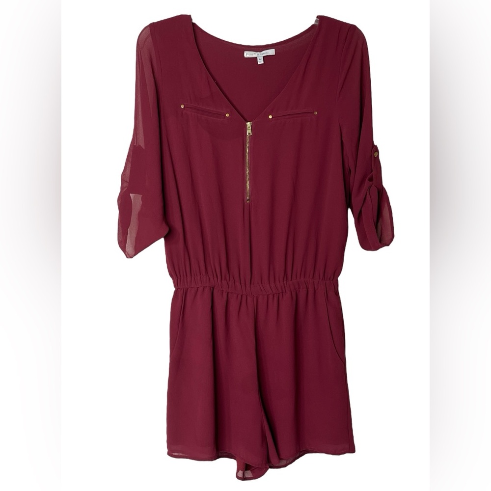Naked Zebra Womens M Burgundy V-Neck Roll Tab Sleeves Zip‎ Front Lined Romper